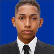 profesor de matemicas ayudando a los mas jovenes en lo basico de la materia